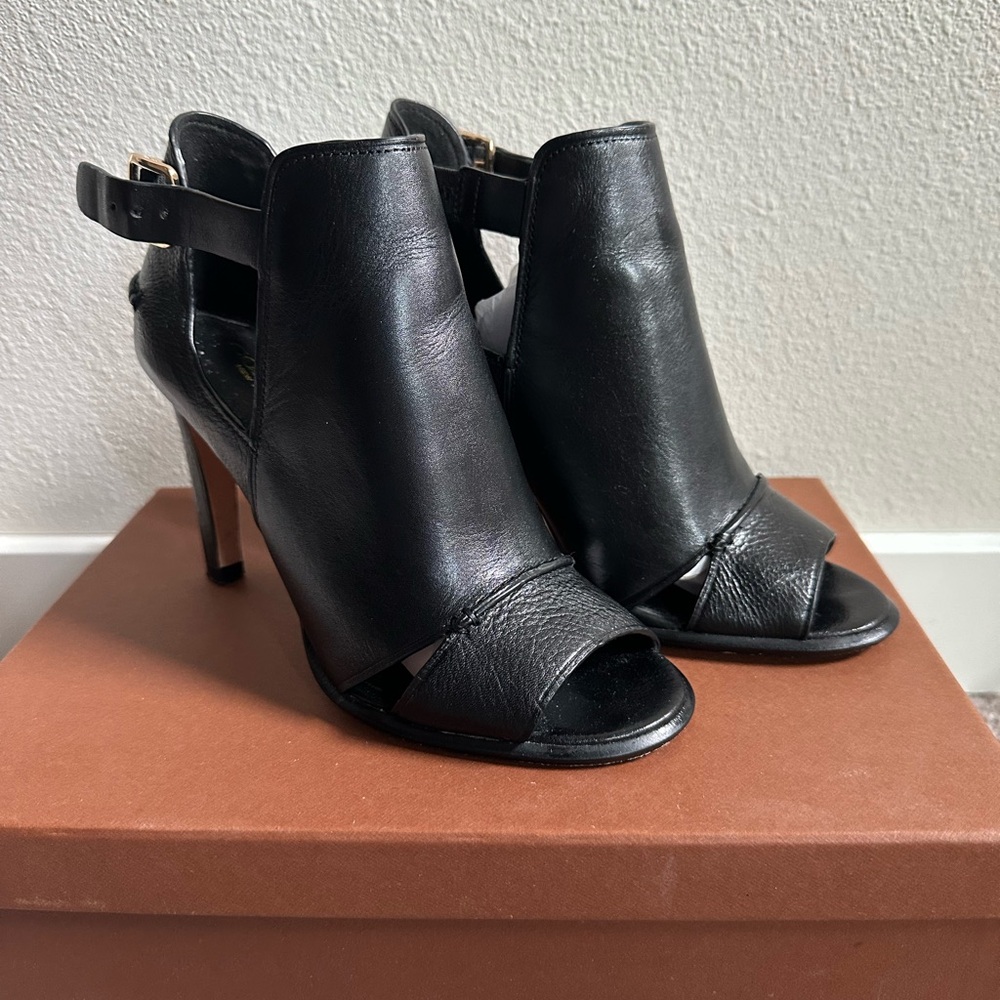 Black Leather Women's Heeled Sandals